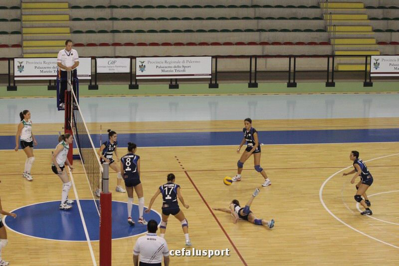 111030 volley 215_tn.jpg